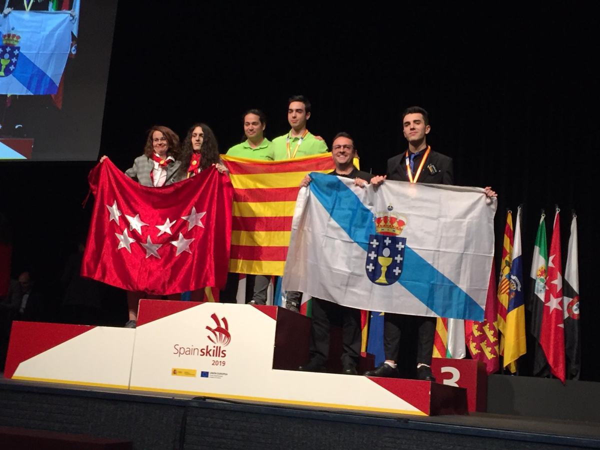 Alejandro on the podium with the Galician flag at SpainSkills 2019